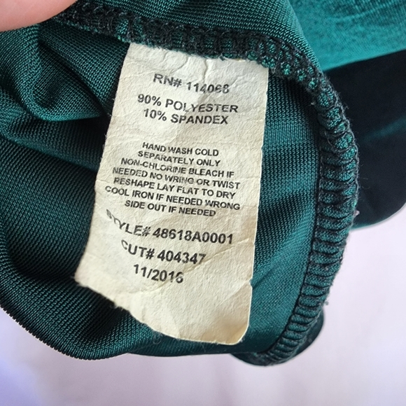 Short sleeve deep green velour top - Picture 4 of 4